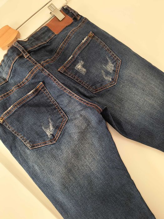 Bershka jeansy - przetarcia, dziury