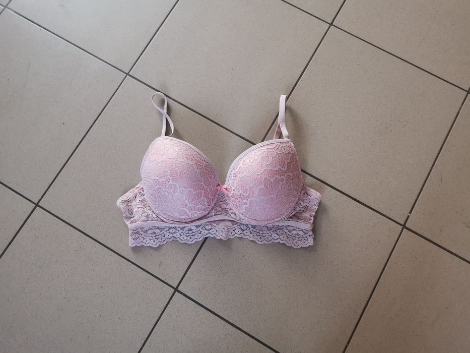 Biustonosz damski koronkowy usztywniany super push up z falbanką 80 C