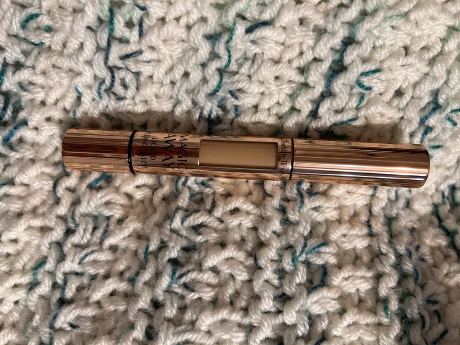 Charlotte Tilbury Nowy! Magic Away Liquid Concealer korektor pod oczy