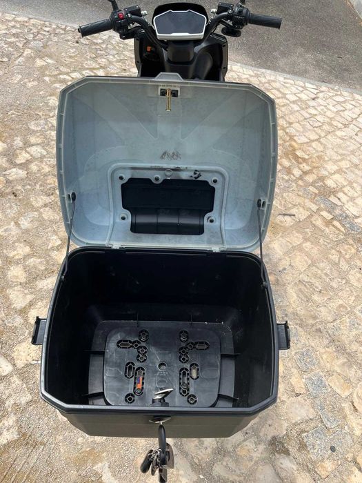 Scooter Elétrica KING K50 – Comprada em Agosto – como nova- Bateria Amovível + Mala