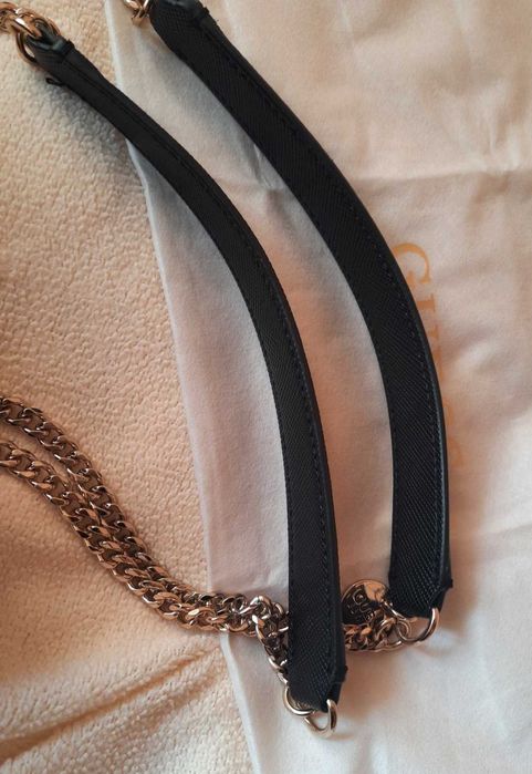 Продам сумку Guess Noell (оригінал) в хорошому стані