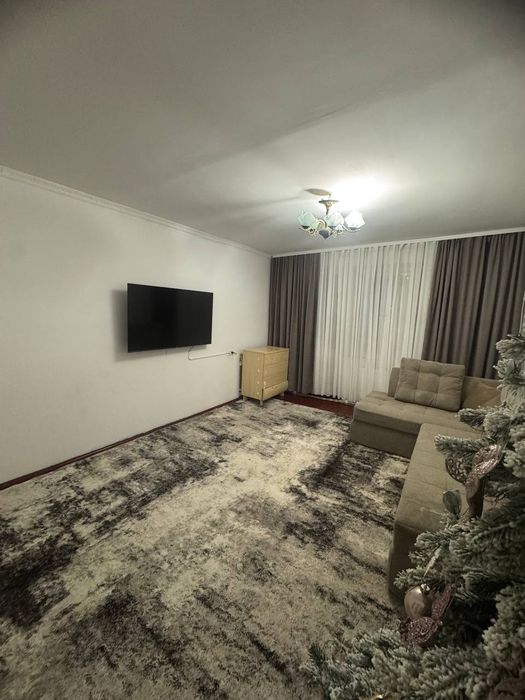 Продається трьох кімнатна квартира