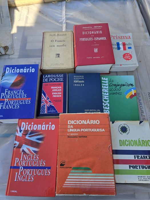 Dicionários  Antigos