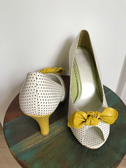 Buty - szpilki z kokardką w kropki