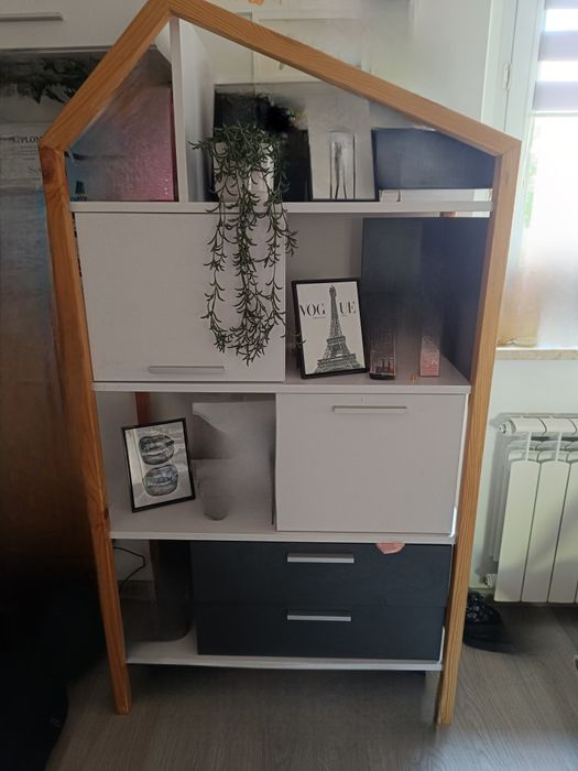 Regał - kształt domek