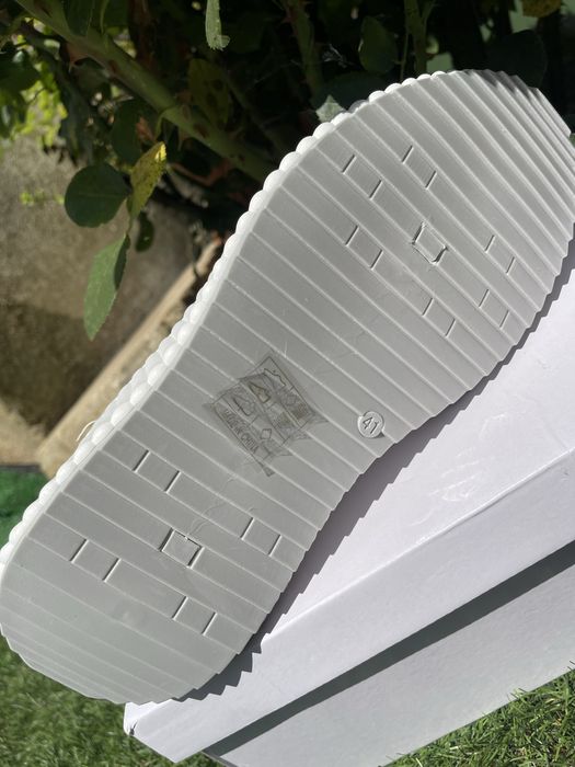 Tenis branco novo