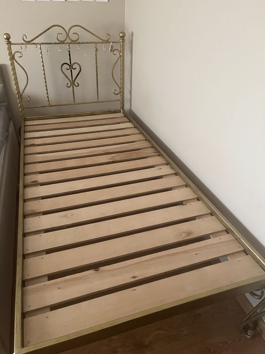 Metalowe łóżko pojedyncze  90x200 cm + materac
