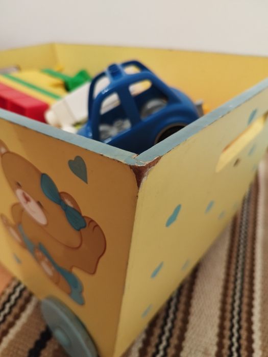 Caixa carrinho madeira / arrumação brinquedos
