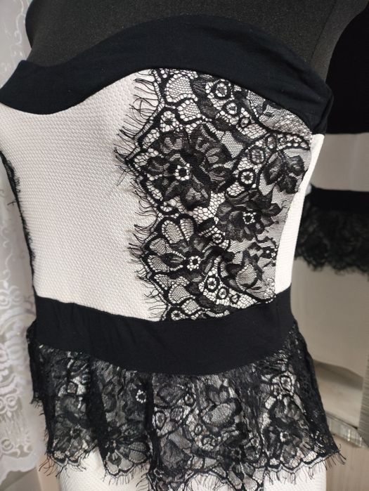 Krótka sukienka z baskinką S/M