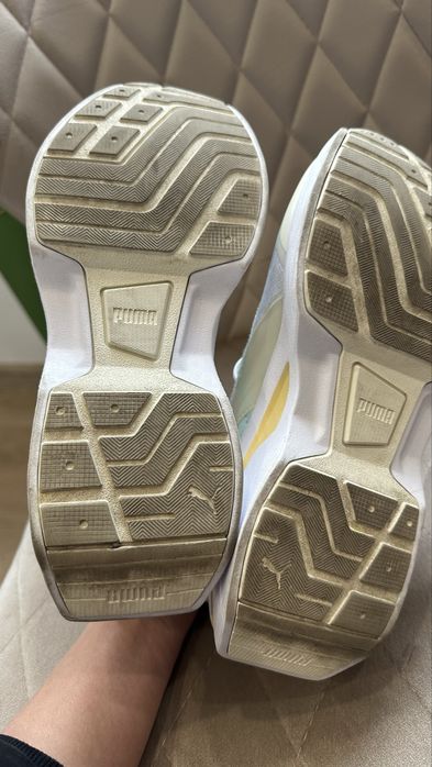 Кроссовки женские