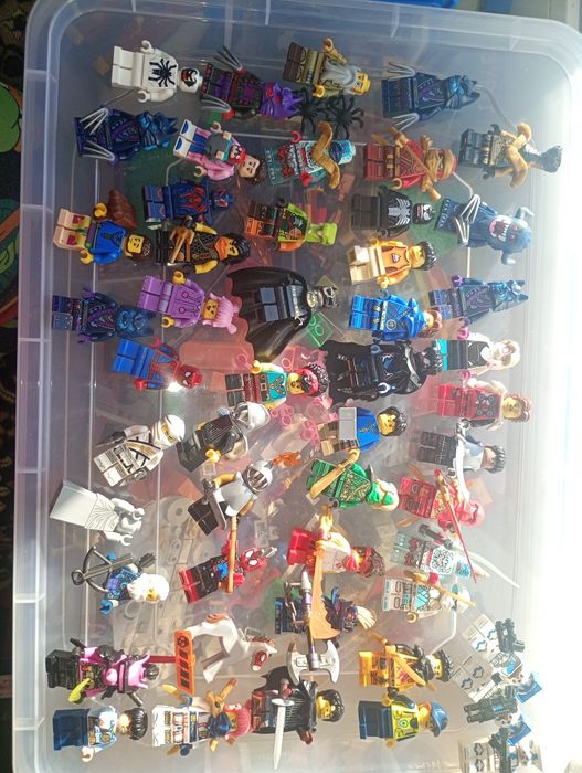 Лего минифигурки по 100.150 грн срочно нужно продать купите пожалуйста