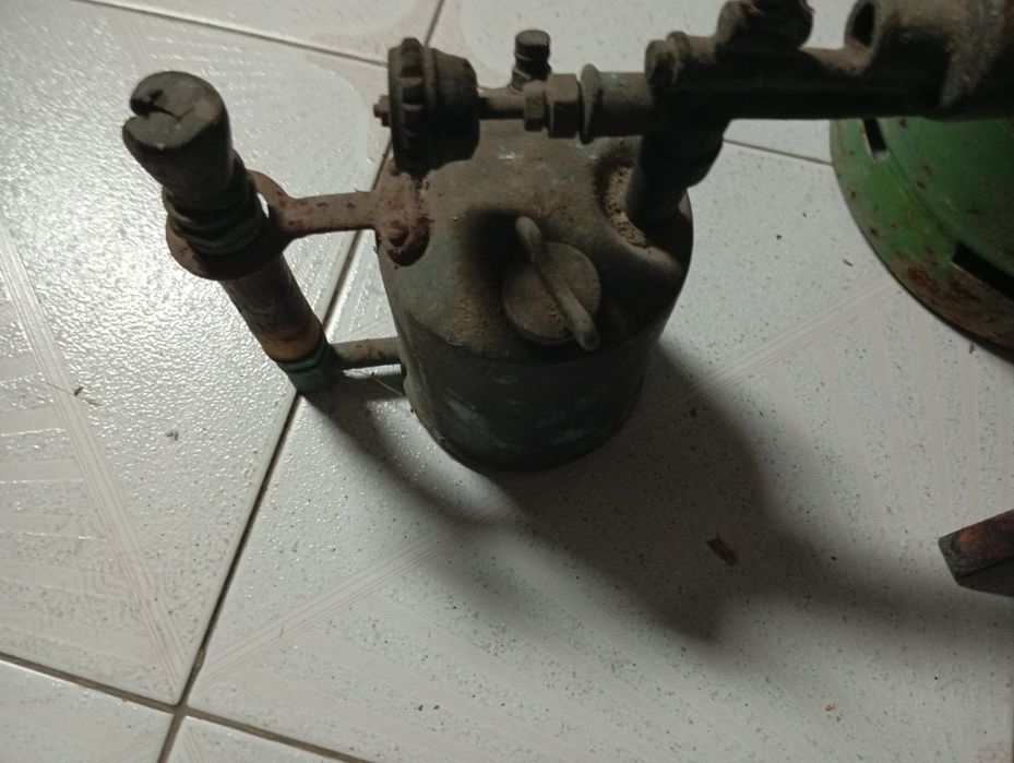 Maçaricos e garrafa gaz.