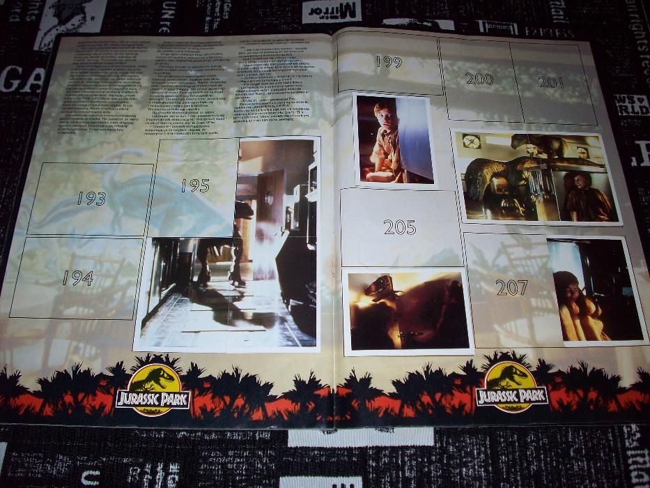 Альбом (журнал) для наклеек «Jurassic Park» Topps Official Lutra Album