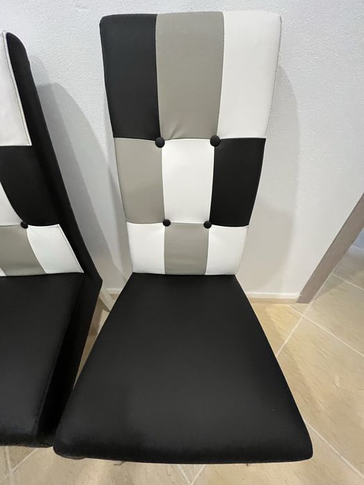 Cadeiras em xadrez 50€ cada