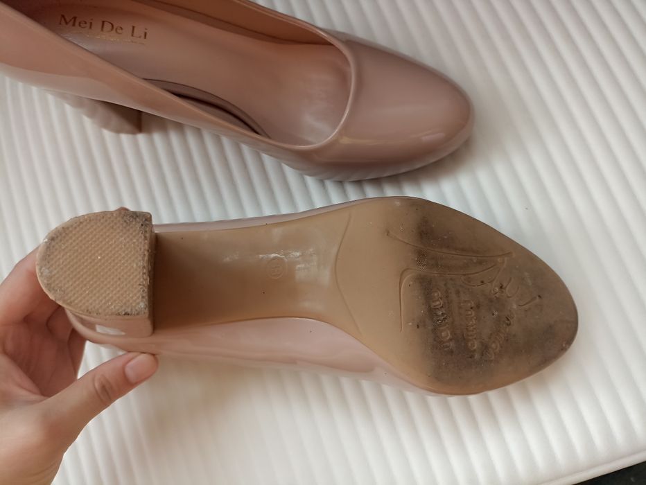 Туфлі жіночі лакові  бежеві