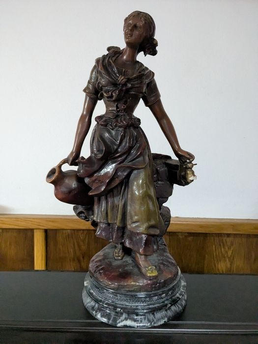 Estatueta em marfinite