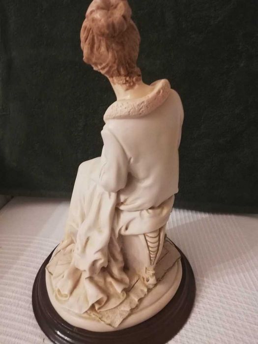 Estatueta em marfinite