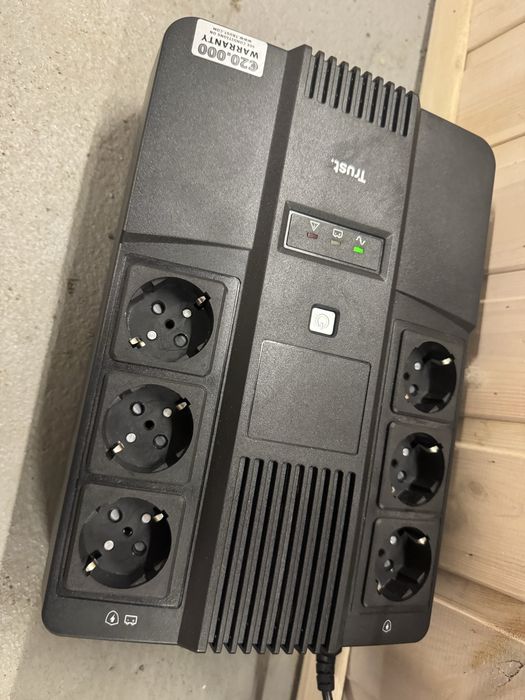 Источник бесперебойного питания Trust Maxxon 800VA UPS with 6