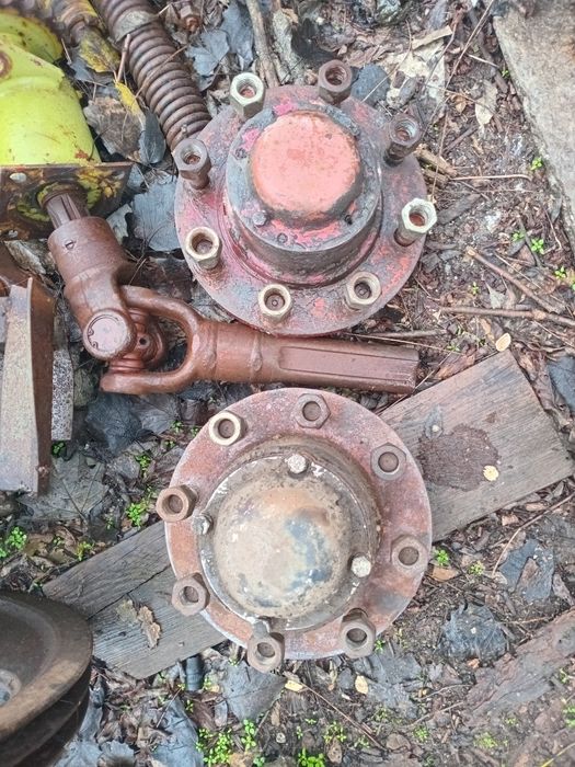 Продам  ступиці  на 2 птс4. На  6 і 8 шпильок.