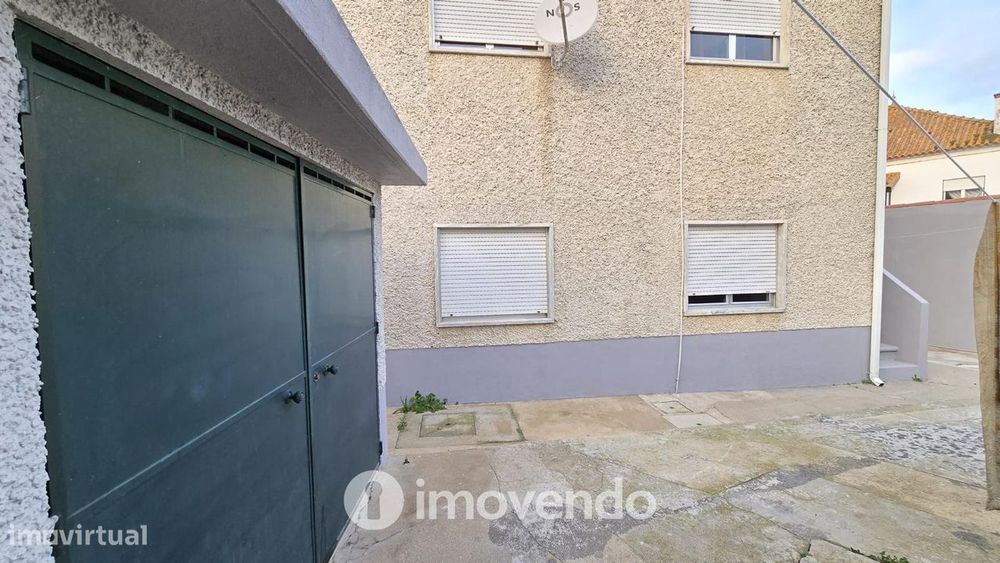 Prédio urbano, com três T4 e garagem, em Asseiceira, Tomar