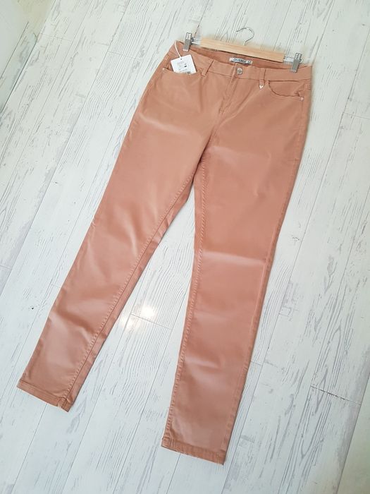 Beżowe spodnie marki DIVERSE rozm. 42