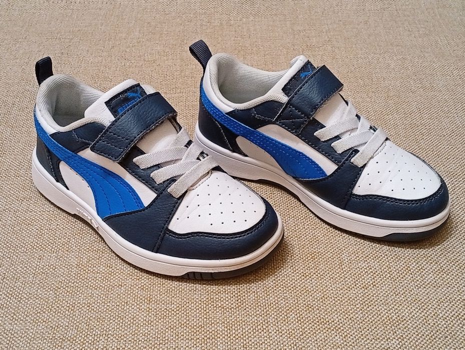 Кроссовки Кросівки  Puma 30 19см
розмір 30 
устілка зйомна,19см.
еластичні шнурки резинки, міцна липучка для надійної фіксації.
модель 2024 року