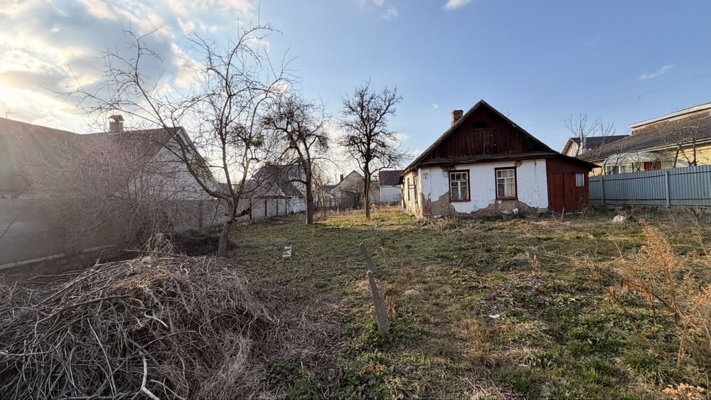 Продаж ділянки 8,5 сот недалеко від Ліктрав зі старим будинком