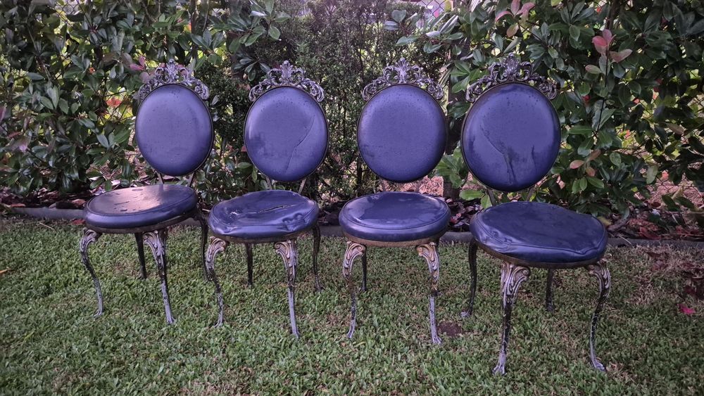 Mesa + 4 cadeiras (estilo "senhorial")