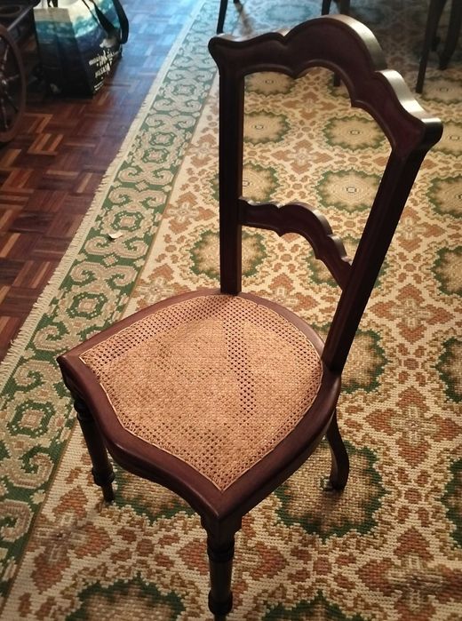 Conjunto de sofás antigos em palhinha em excelente estado