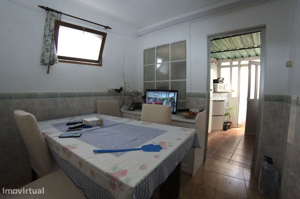 Moradia Térrea com terraço em Moura