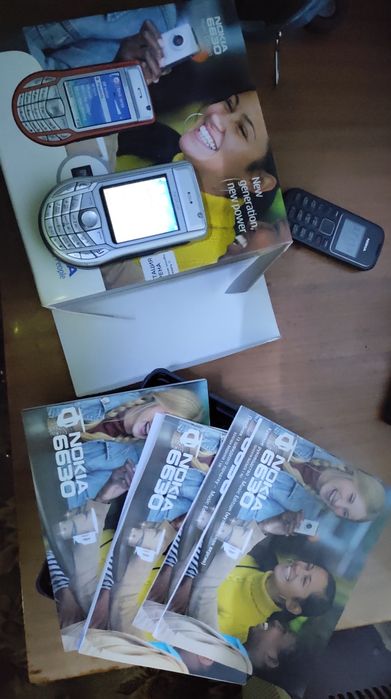 Nokia E52 з оригінальним комплектом