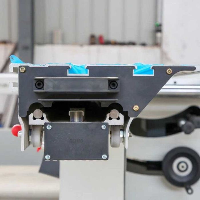 Верстат форматно-розкроювальний FDB Maschinen FR 32B