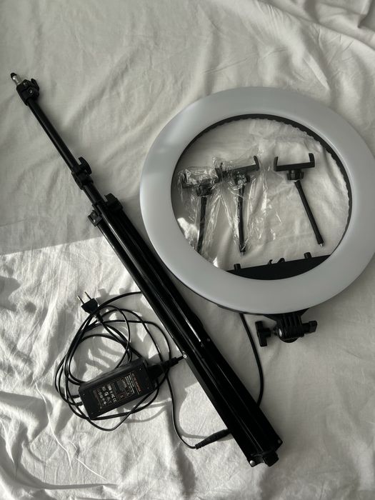 Кільцева лампа з штативом