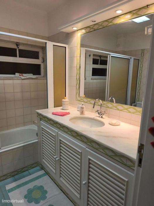 Quarto - localizado em Setubal