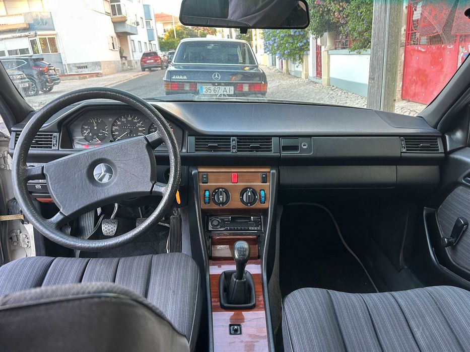 Mercedes-Benz 230 E W124 — 1984 foto 4
