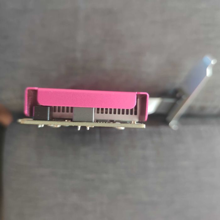 Placa Gráfica AMD Radeon RX 550 4GB GDDR5 – Low Profile (Ideal p/ PCs compactos)