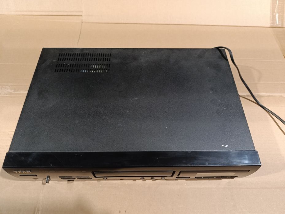 Odtwarzacz CD TEAC-CD-P1160D.