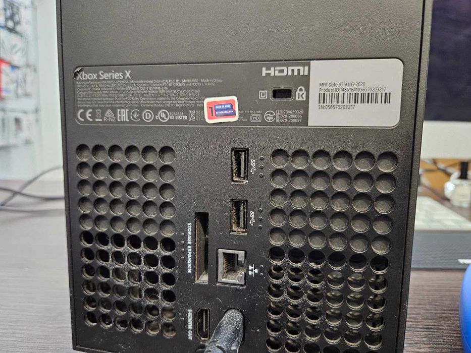 Отличный Xbox series X 1tb 2 геймпада