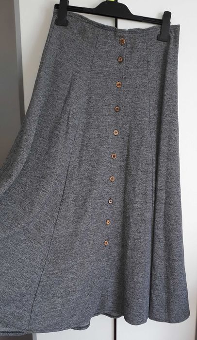 Szara spódnica za kolano 38 M z guzikami na gumce melanż