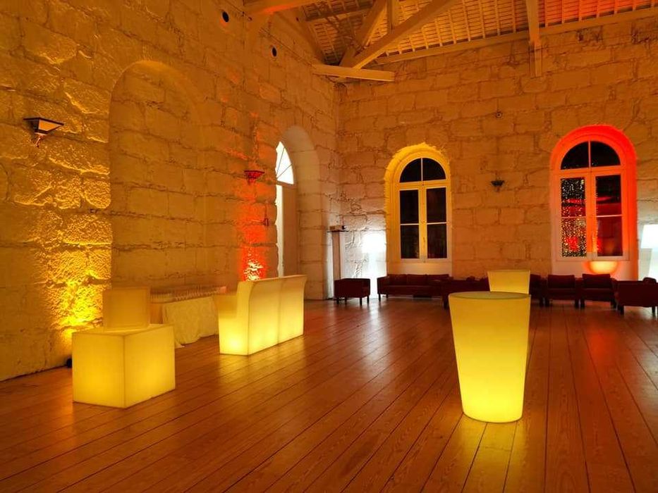 Mesas illuminadas com rgb