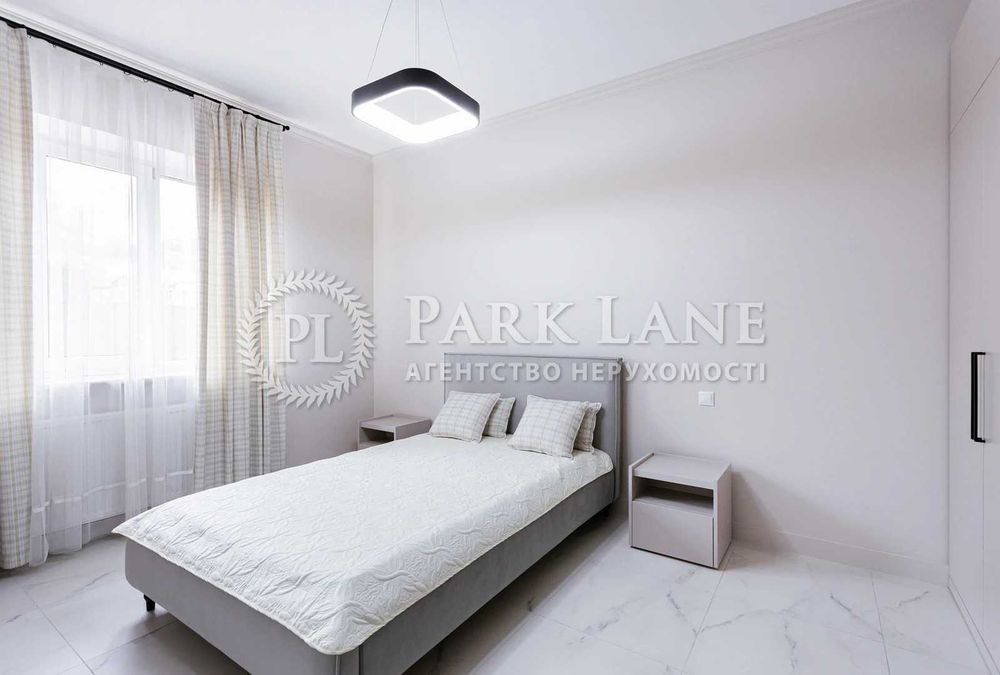 Продаж якісного будинку з просторою територією в Лісниках