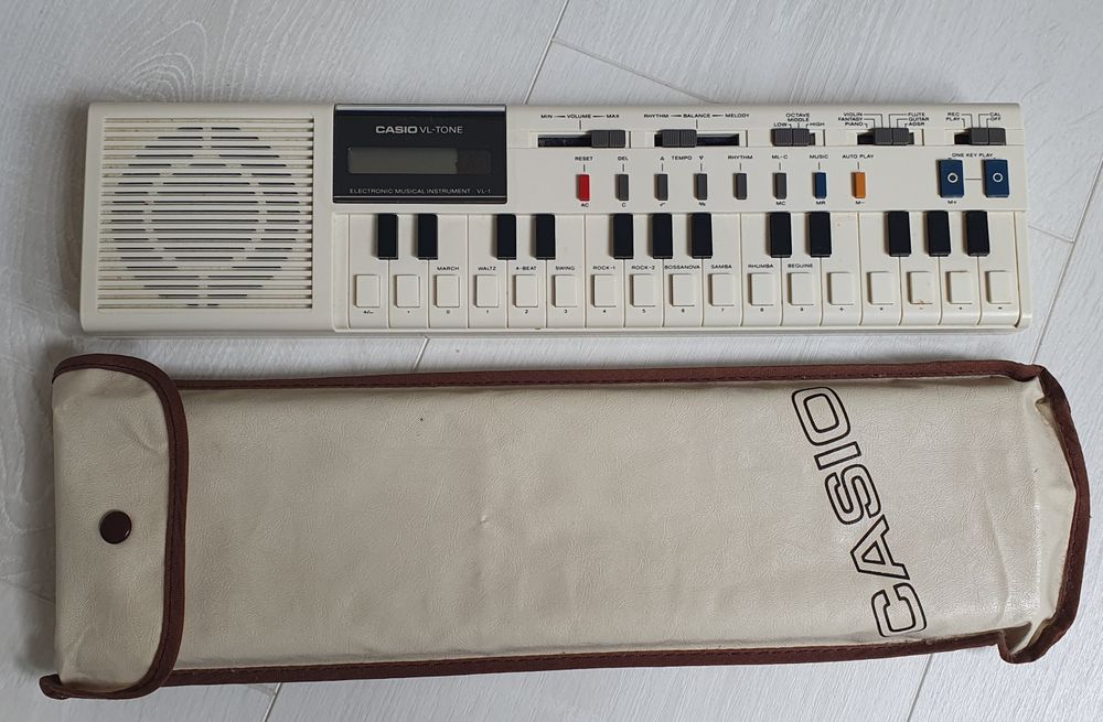 Легендарный Casio VL-Tone VL-1 , 1979 год.