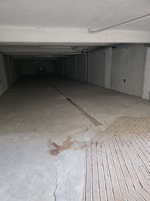 Aluga-se Garagem