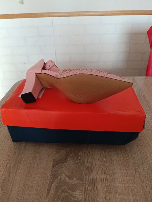 Człenka pudrowy róż róż. 38