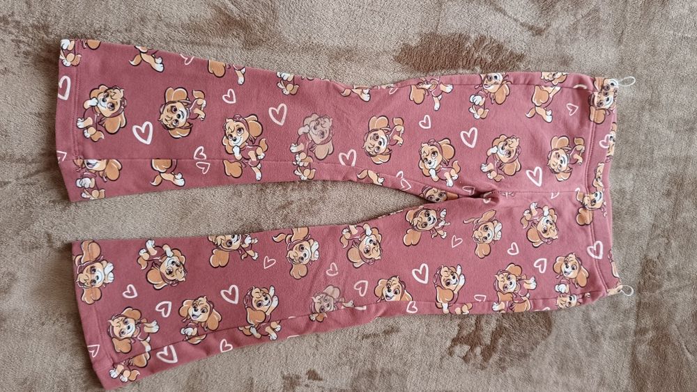 Дуже гарний костюм для дівчинки