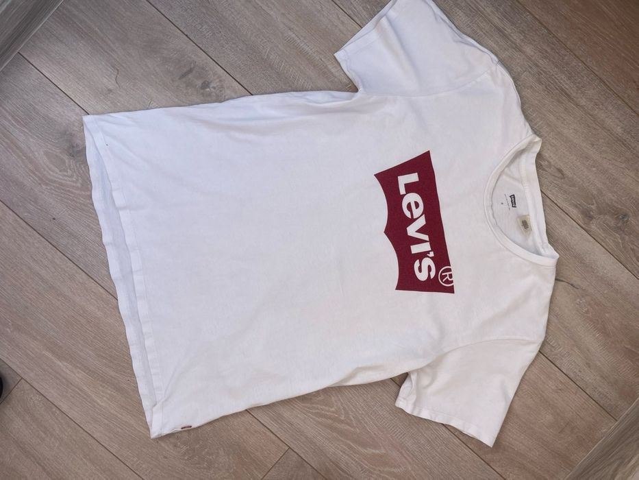 Футболка оригінал LEVIS розмір M