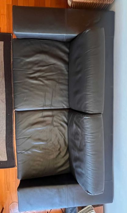 Sofá contemporâneo de três lugares em pele castanho escuro