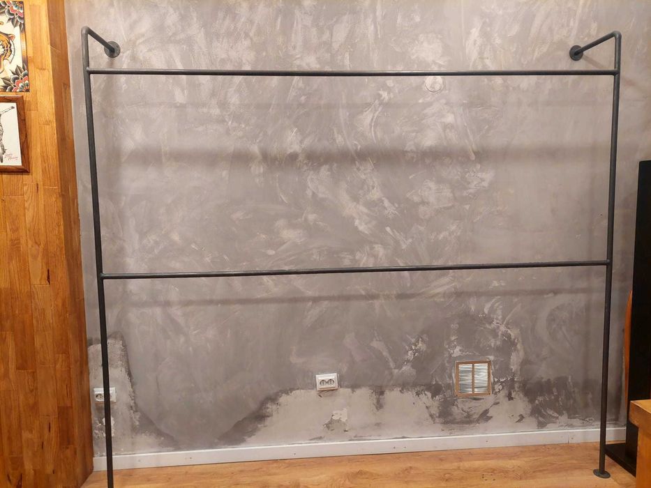 Estantes com prateleiras