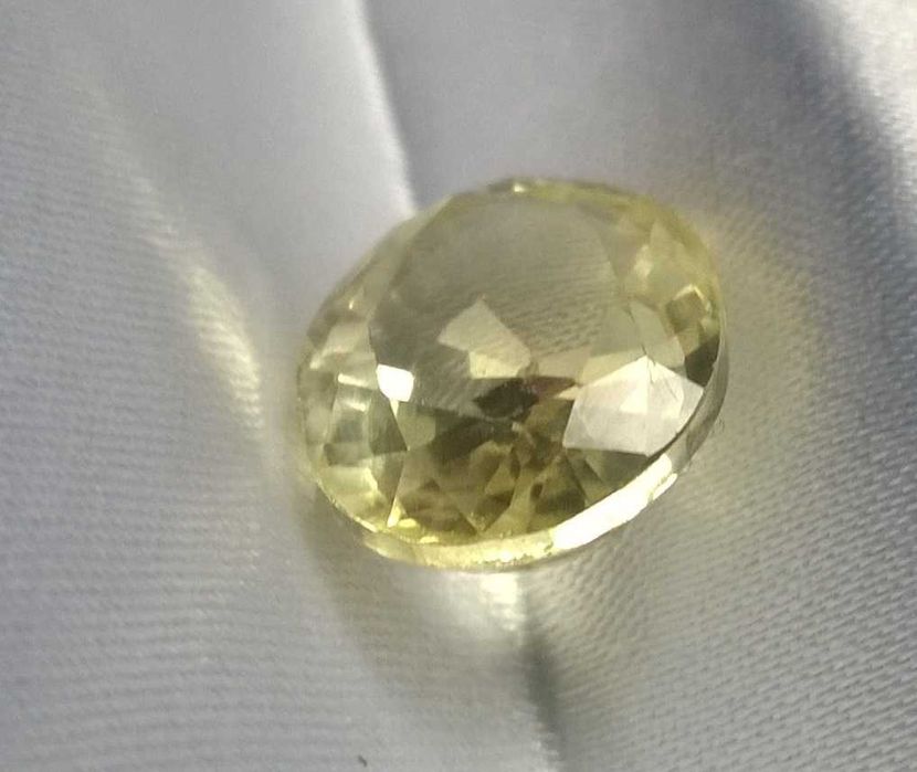 Szafir żółty  - 9.8 CT ,   13.8 x 10.9 mm