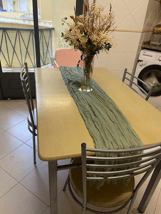 Mesa  de cozinha com 3 cadeiras